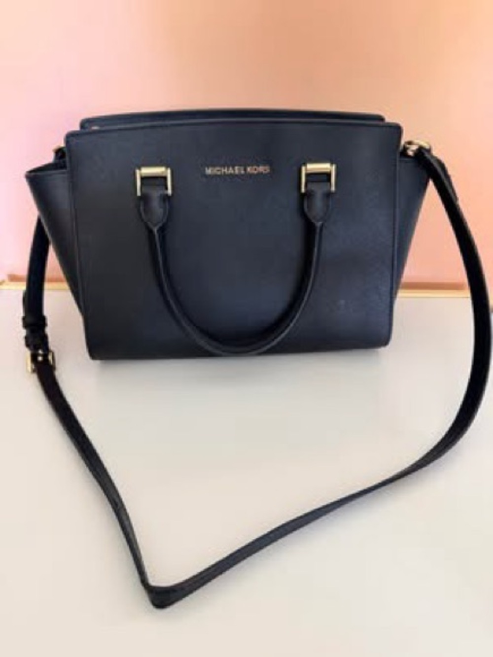 Michael Kors Selma black Saffiano leather satchel/purse in excellent condition